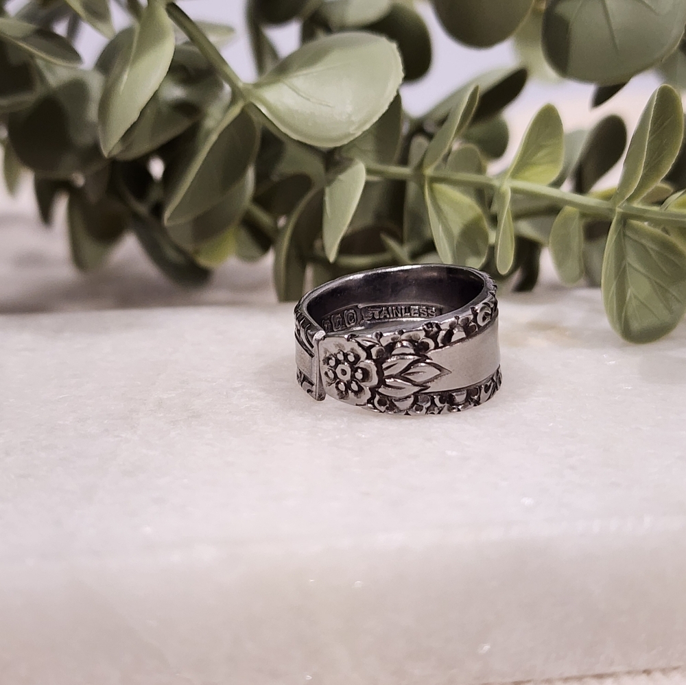 1950's Imperial 'Misty Morn' Stainless Steel Ring floral design - Picture 2 of 8